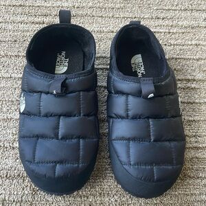 The North Face Kids’ ThermoBall™ Traction Mules Slippers